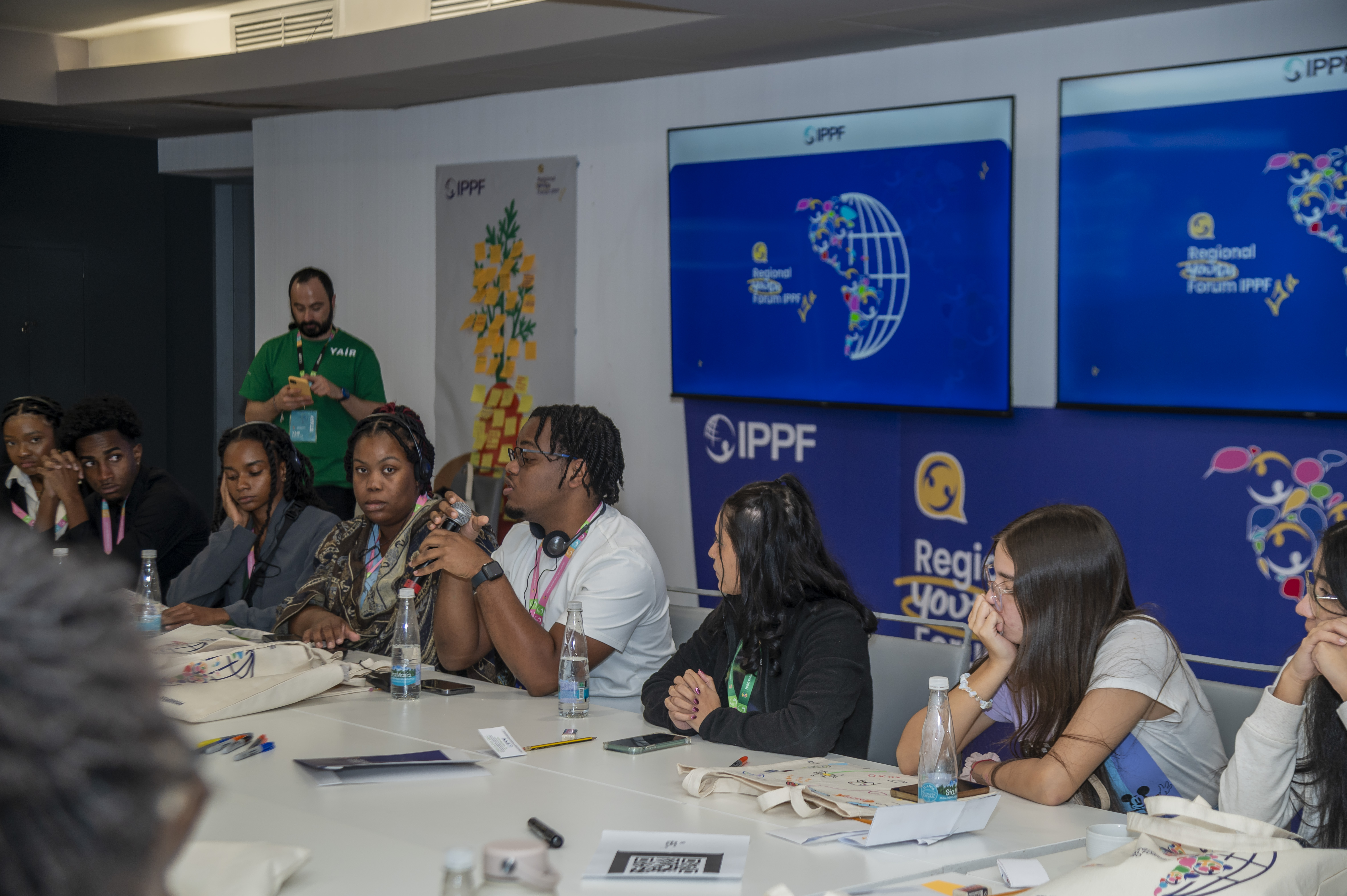 Jóvenes de IPPF ACRO en acción durante su foro