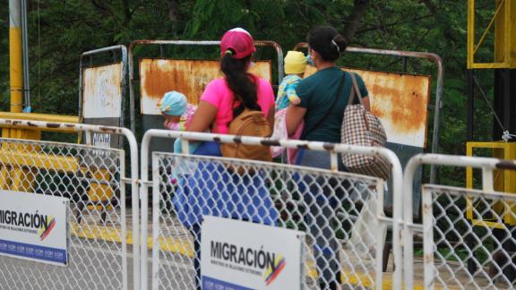 Image of two women crossing the Colombian border